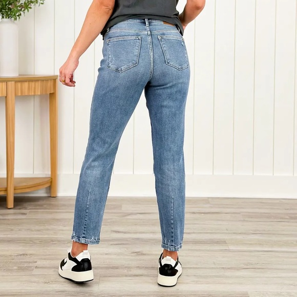 Judy Blue Casual Comfort High Rise Medium Wash Distressed Slim Leg Jeans 7/28 - Picture 3 of 13